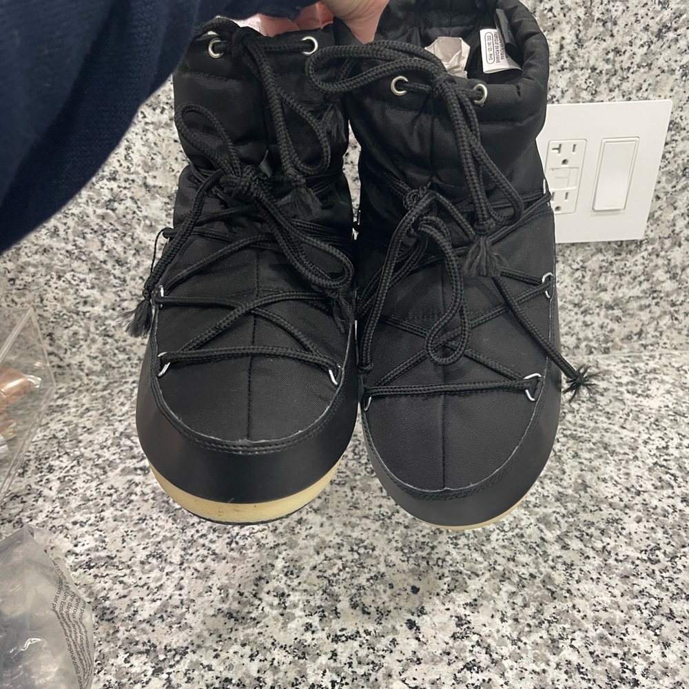 Black Winter Boot - Picture 5 of 8